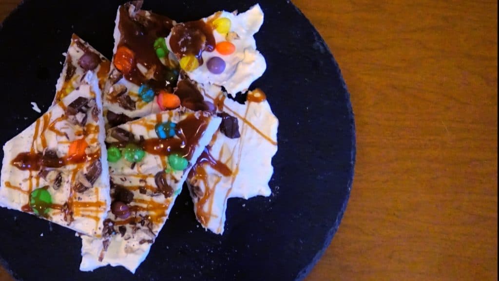 easy easter cheesecake Bark