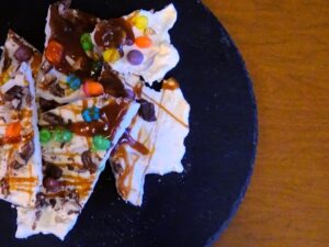 easy easter cheesecake Bark