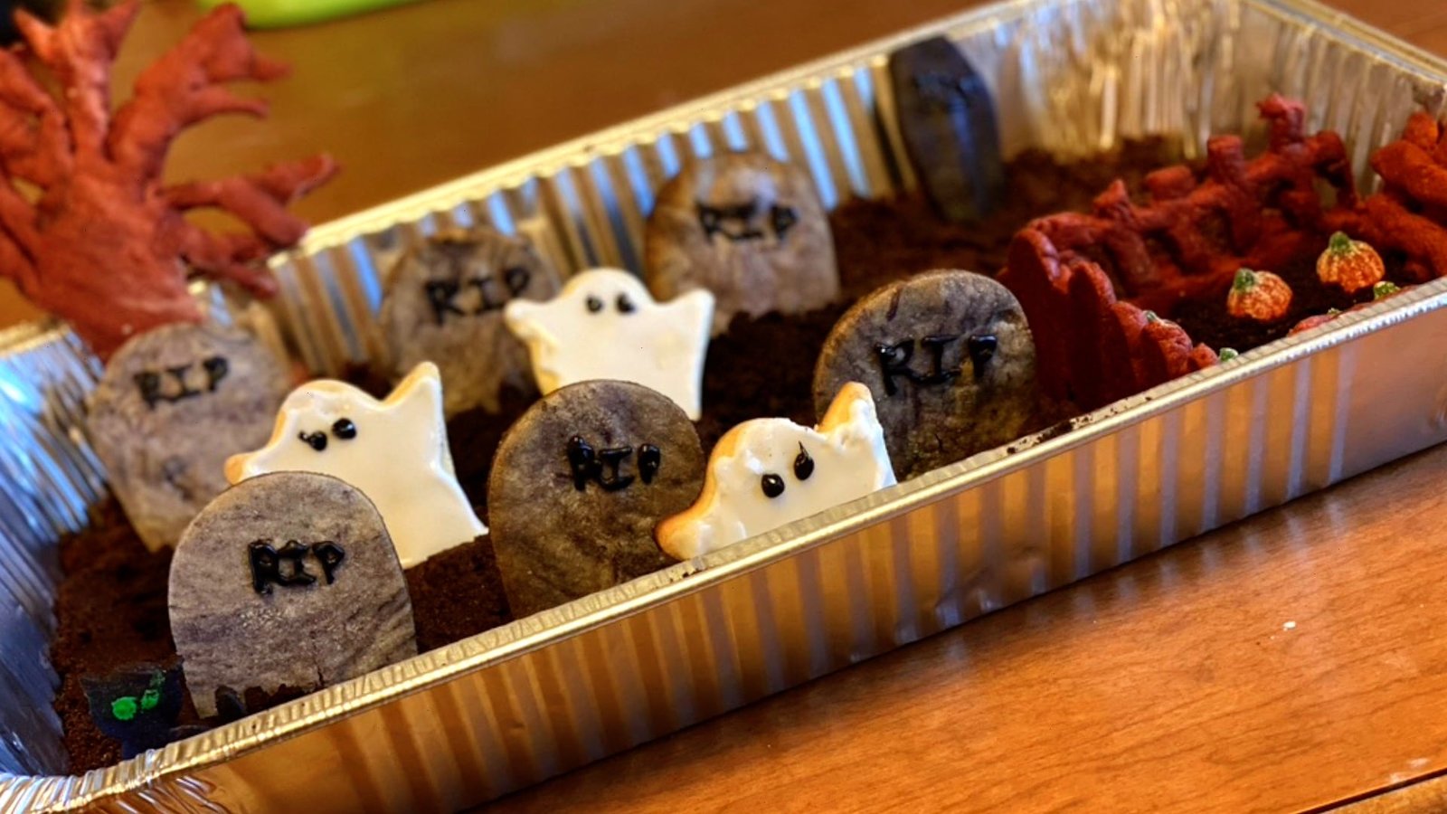 dirt pie graveyard halloween