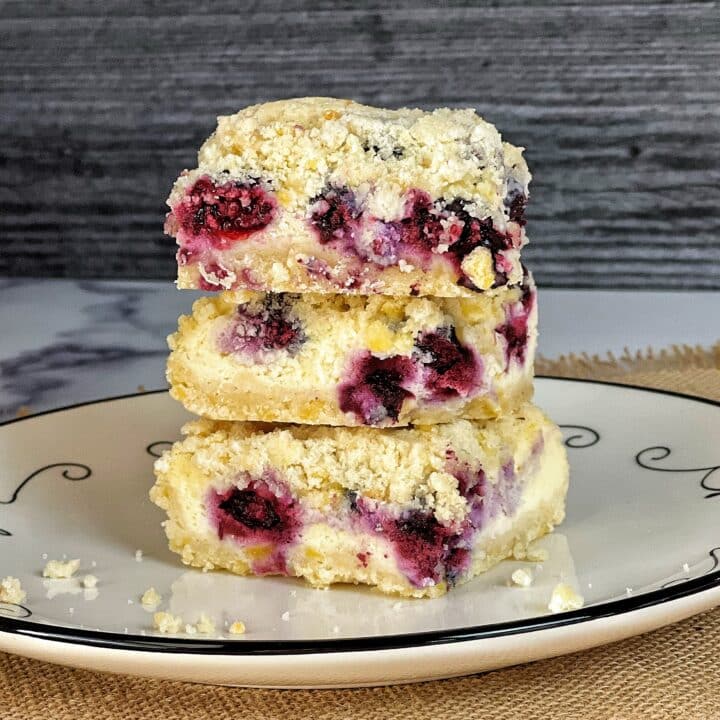 Blueberry crumble cheesecake bars