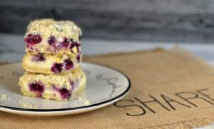 Blueberry crumble cheesecake bars